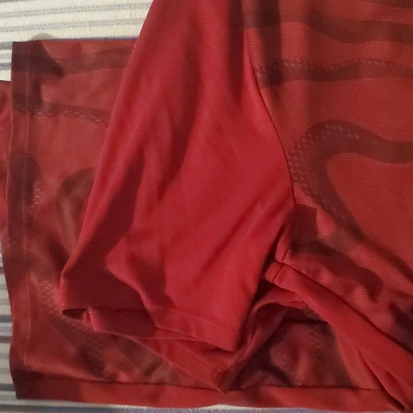 Men's size small Under Armour Tee - Picture 3 of 3